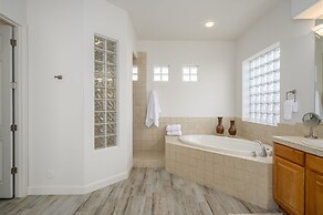 Casa Highland 3 Bedroom Home by RedAwning