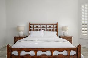 Casa Highland 3 Bedroom Home by RedAwning
