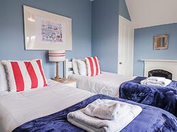 Holly Lodge