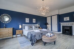 Holly Lodge