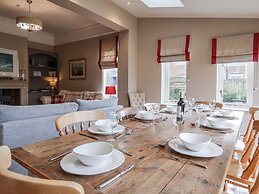Holly Lodge
