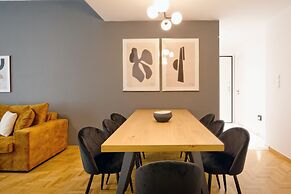 Elegant Big Apartment in Athens With Balcony