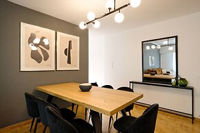 Elegant Big Apartment in Athens With Balcony