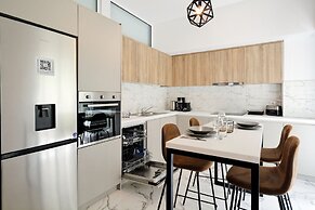 Elegant Big Apartment in Athens With Balcony