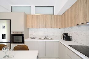 Elegant Big Apartment in Athens With Balcony