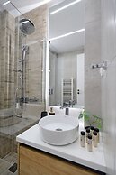 Elegant Big Apartment in Athens With Balcony