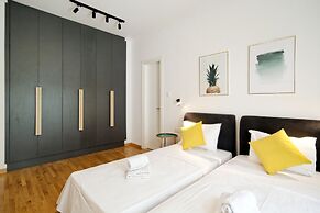 Elegant Big Apartment in Athens With Balcony