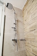 Elegant Big Apartment in Athens With Balcony