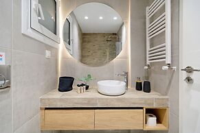 Elegant Big Apartment in Athens With Balcony