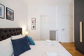 Elegant Big Apartment in Athens With Balcony
