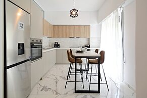 Elegant Big Apartment in Athens With Balcony