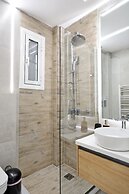 Elegant Big Apartment in Athens With Balcony