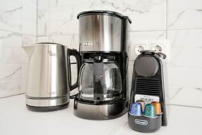 Elegant Big Apartment in Athens With Balcony