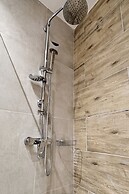 Elegant Big Apartment in Athens With Balcony