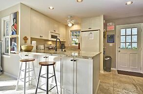 Artist Garden by Avantstay Great Location w/ Balcony, Outdoor Dining, 