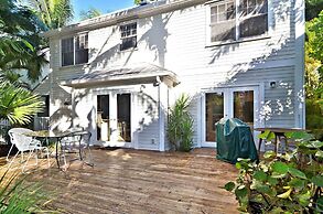 Artist Garden by Avantstay Great Location w/ Balcony, Outdoor Dining, 