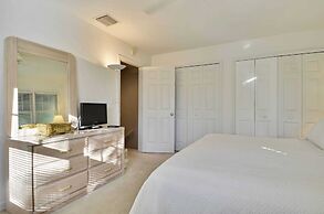 Artist Garden by Avantstay Great Location w/ Balcony, Outdoor Dining, 