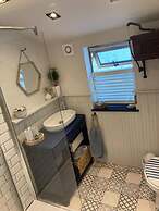 Stunning Quirky 2-bed Cottage in New Brighton