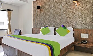 Treebo Varsha Palace