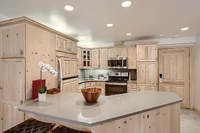 Westwind 307 2BD 2BA Platinum Condo in Lionshead Village