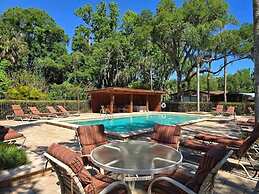 Tropical Resort & Marina on Lake Beresford