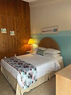 Tropical Resort & Marina on Lake Beresford