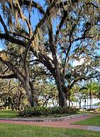 Tropical Resort & Marina on Lake Beresford