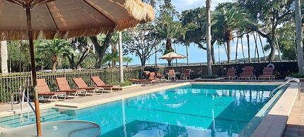 Tropical Resort & Marina on Lake Beresford