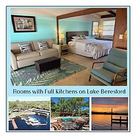 Tropical Resort & Marina on Lake Beresford