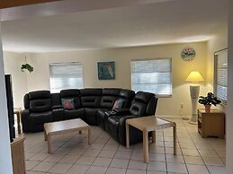 Tropical Resort & Marina on Lake Beresford