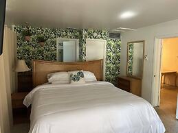 Tropical Resort & Marina on Lake Beresford