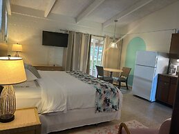 Tropical Resort & Marina on Lake Beresford