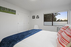 Spacious Family Home - Backyard-Mt-Views