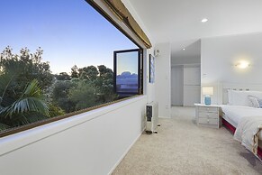 Spacious Family Home - Backyard-Mt-Views