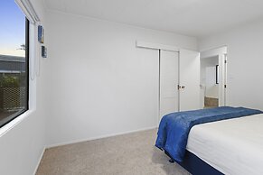 Spacious Family Home - Backyard-Mt-Views