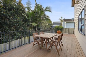 Spacious Family Home - Backyard-Mt-Views