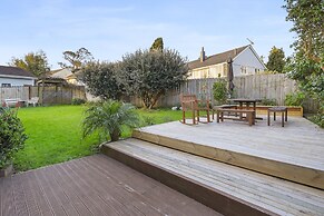 Spacious Family Home - Backyard-Mt-Views