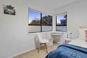 Spacious Family Home - Backyard-Mt-Views