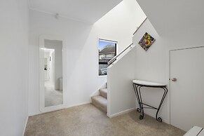 Spacious Family Home - Backyard-Mt-Views