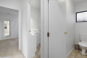 Spacious Family Home - Backyard-Mt-Views