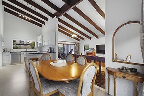 Spacious Family Home - Backyard-Mt-Views