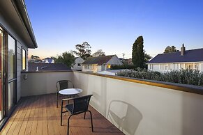 Spacious Family Home - Backyard-Mt-Views