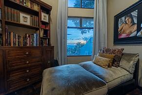 HOLT - Classic Chalet with Pool Overlooking Parroquia