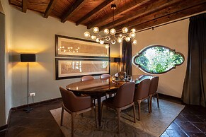 HOLT - Classic Chalet with Pool Overlooking Parroquia