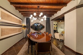 HOLT - Classic Chalet with Pool Overlooking Parroquia