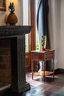 HOLT - Classic Chalet with Pool Overlooking Parroquia