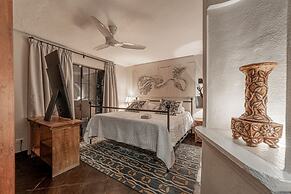 HOLT - Classic Chalet with Pool Overlooking Parroquia