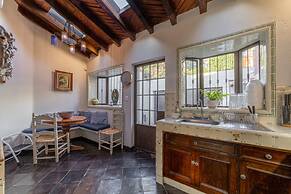 HOLT - Classic Chalet with Pool Overlooking Parroquia