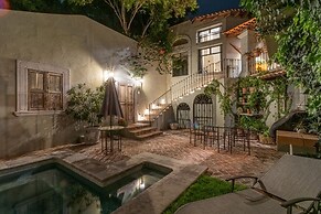 HOLT - Classic Chalet with Pool Overlooking Parroquia