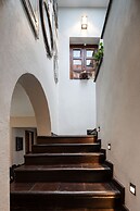 HOLT - Classic Chalet with Pool Overlooking Parroquia